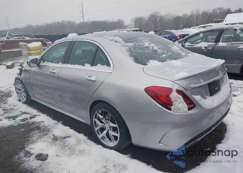 2016 Mercedes-Benz C 300 Sport 4Matic z USA, uszkodzony, nr VIN 55SWF4KBXGU111714